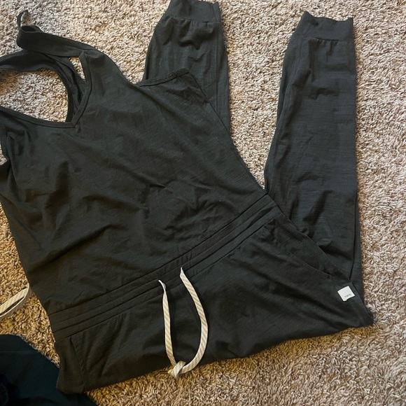 Vuori BUNDLE jumpsuit & joggers - Picture 6 of 8